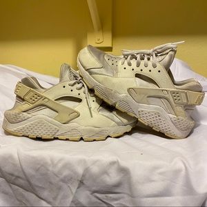 White Nike air huarache